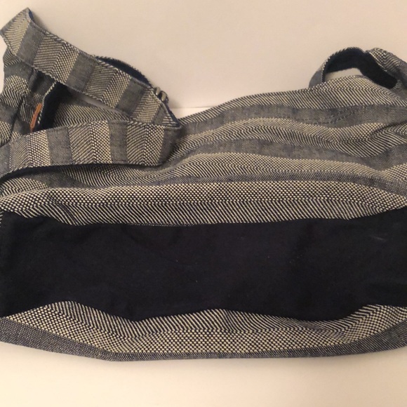 Retro metro hobo crossbody bag by thirty-one - Picture 4 of 6